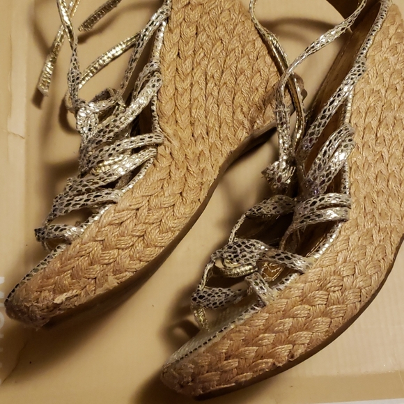 Sandals - Picture 2 of 6